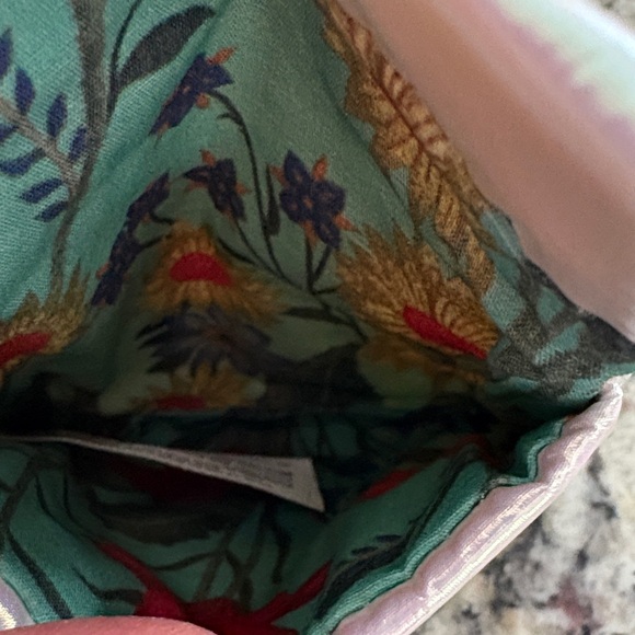 Gucci Beauty Pouch with Heart Mirror - White and Pink - Picture 6 of 8